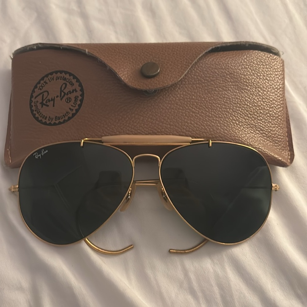 VINTAGE BAUSCH & LOMB/RAY BAN SUNGLASSES WITH CASE
